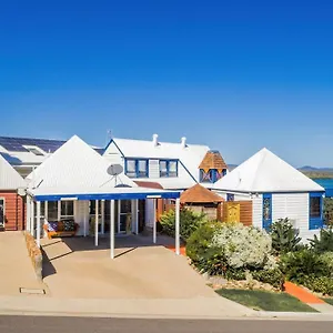 **** Resort 1770 Sovereign Retreat Australia