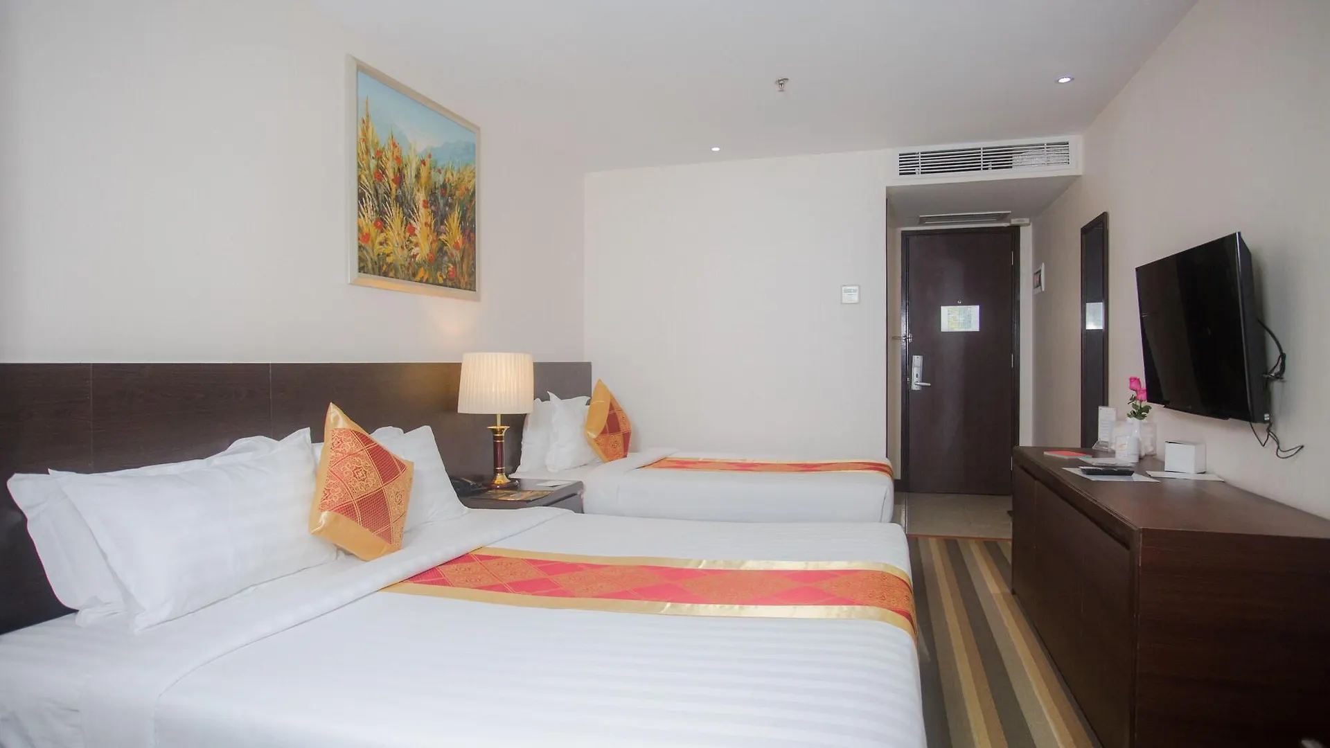 Esperado Lake View Hotel Yangon