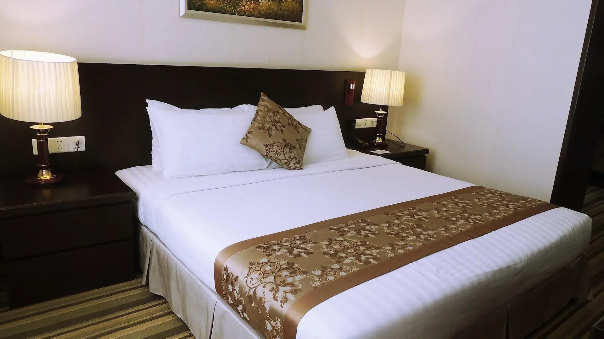 Esperado Lake View Hotel Yangon