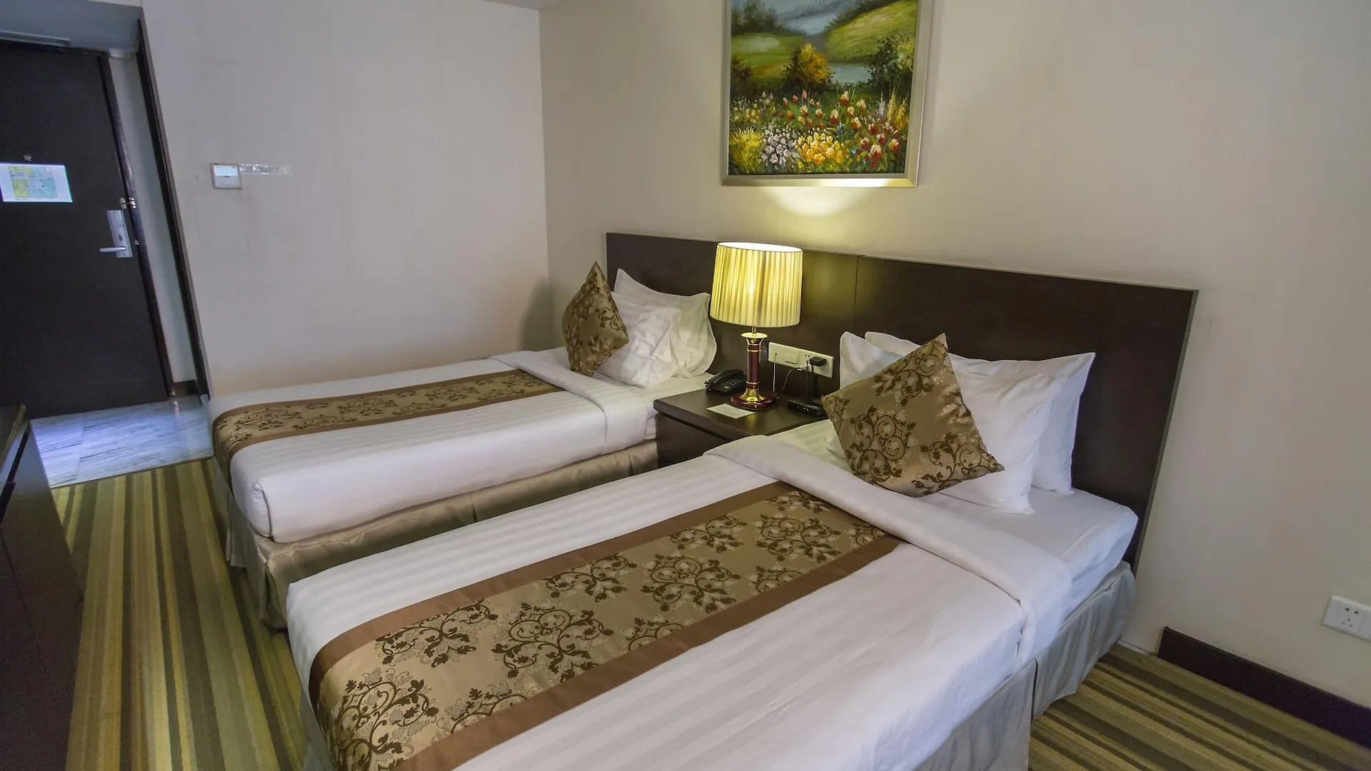****  Esperado Lake View Hotel Yangon Myanmar
