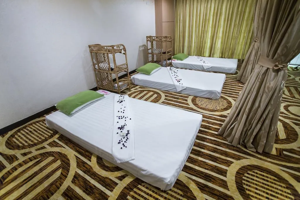 Esperado Lake View Hotel Yangon 4*,  Myanmar
