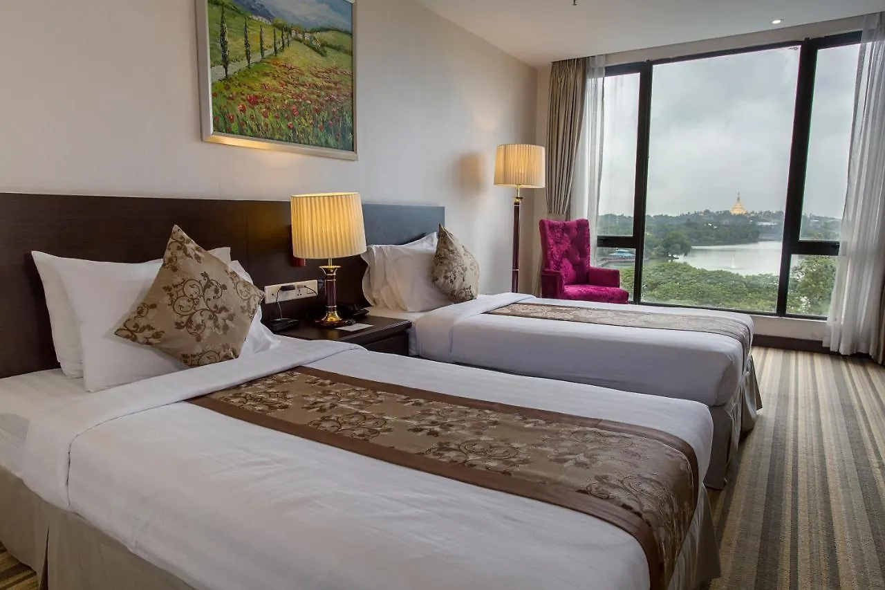 Esperado Lake View Hotel Yangon 4*,