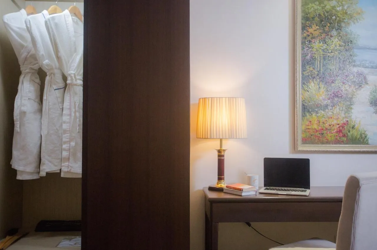 Esperado Lake View Hotel Yangon